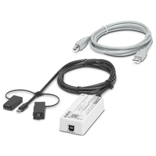 Zwei USB-Kabel mit Anschlüssen und ein Adaptermodul, entwickelt für den Datentransfer zwischen Geräten.